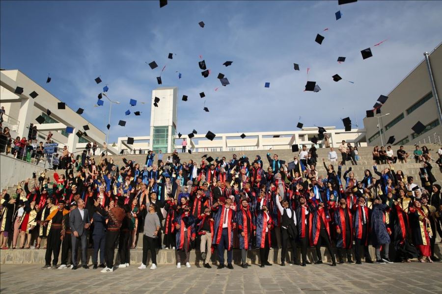 diploma töreni cübbe ve kep